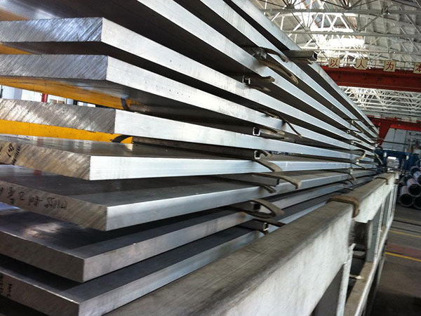 【48812】华菱钢铁：公司Q235等归于宽厚板中归于种类钢技术上的含金量和附加值高